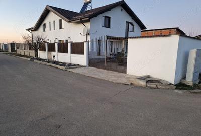 Casă cu 6 camere cu Teren 530 Mp în Pielești - 3
