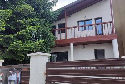Casă cu 5 camere cu Canalizare în Central