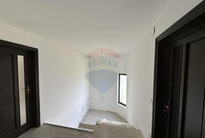 OFERTA!!Vila deosebita de vanzare in Sasar cu teren... OFERTA!!Vila deosebita de vanzare in Sasar cu teren... - 6