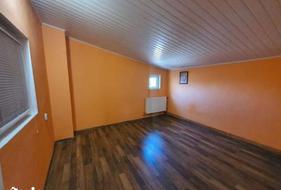 Casă cu 6 camere cu Teren 198 Mp în Berceni - 10