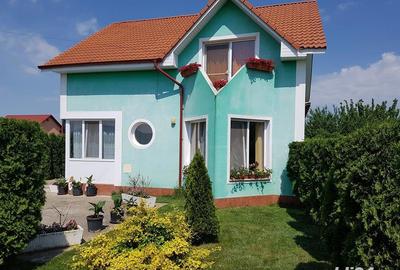 Casă cu 3 camere în Aleșd - 1