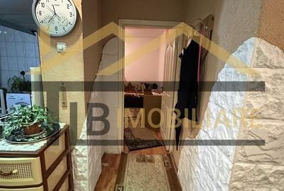 Apartament cu 2 camere decomandat în Rovinari - 6