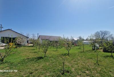 Casă cu 3 camere în Pecineaga - 1