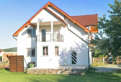 Casă cu 5 camere cu Teren 2800 Mp în Unirea - 1