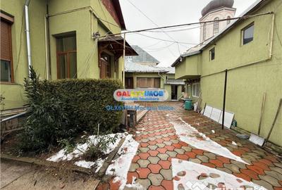 Casă cu 7 camere cu Teren 438 Mp în Central - 2