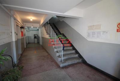 Spațiu comercial, de 560 mp, în Crișan - 12