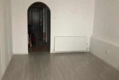 Spațiu comercial, de 28 mp, în Central - 4