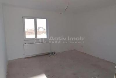 Casă cu 5 camere cu Teren 460 Mp în Domnești - 1