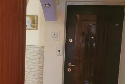 Apartament cu 3 camere nedecomandat în 9 Mai - 5