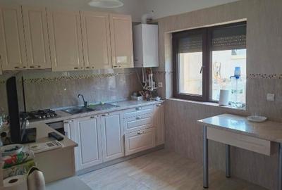 Duplex cu 4 camere cu Canalizare în Central - 4