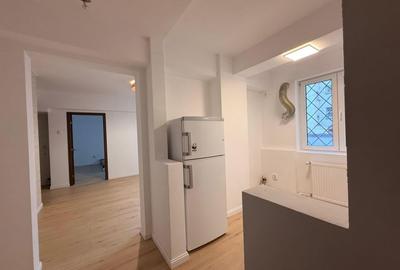 Inchiriere 3 camere renovat Universitate Calea Victoriei Bloc Romarta - 12