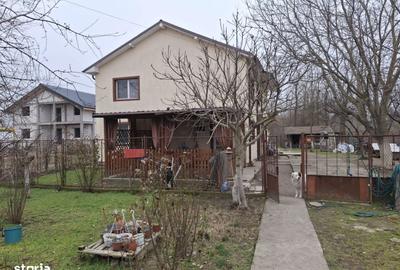 Casă cu 7 camere cu Teren 2354 Mp în Central