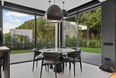 Vilă cu Design Industrial în Corbeanca, Lângă Liziera Pădurii - 13