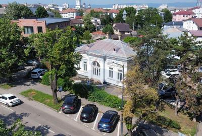 Monument Istoric Teatru langa Liceul Cuza - 1