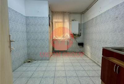 Apartament cu 4 camere decomandat în Km 4 - 7