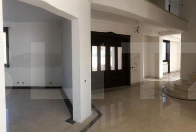 Spațiu comercial, de 600 mp, în Central - 18