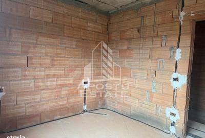 Casă cu 4 camere cu Teren 278 Mp în Bazoș - 2