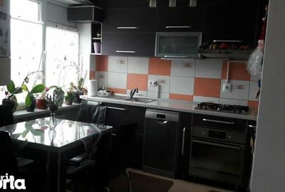 Apartament cu 3 camere semidecomandat în Central - 2