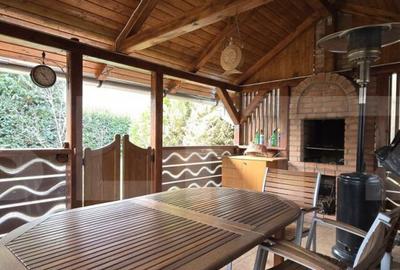 Casa deosebita cu 3 dormitoare ?i jacuzzi, aproape de sta - 18