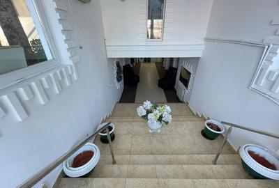 Duplex cu 9 camere cu Canalizare în Central - 3