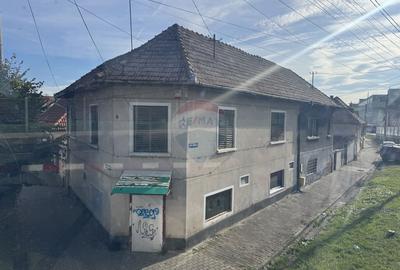 Casă cu 4 camere cu Teren 180 Mp în Central