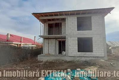 Casa la ro?u cu etaj are 7 camere ?i 500mp teren - 2