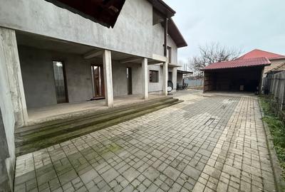 Casă individuală cu 4 camere cu Canalizare în Central - 2