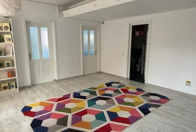 Birou, 320 mp în Central
