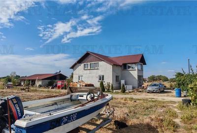 Ferma 3,3ha, din care 2,5ha intravilan, vila 7 camere, D+P+E+M, casa pentru munc - 3