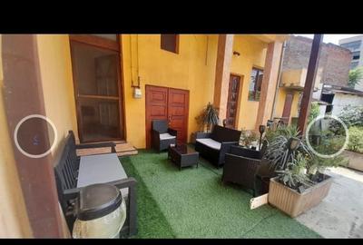 Casă cu 3 camere cu Teren 190 Mp în Central - 2