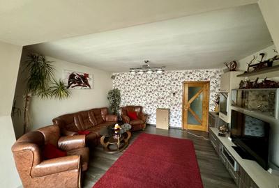 Apartament cu 3 camere decomandat, mobilat în Noua