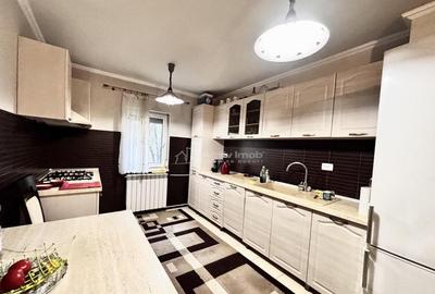 Apartament cu 3 camere decomandat în Decebal
