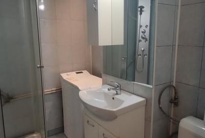 Apartament semidecomandat în Tineretului
