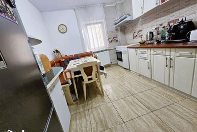 Apartament cu 4 camere decomandat în E3 - 15