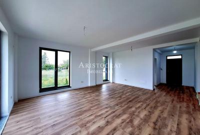 Casă cu 5 camere cu Teren 500 Mp în Ostratu - 1