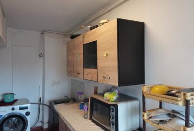 Vand apartament 4 camere,bl L1, decomandat, in centru Rovinari, - 3