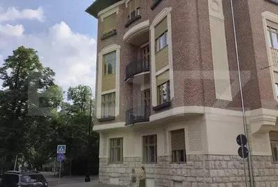 Apartament renovat complet situat in zona ultracentrala in cladire istorica - 2