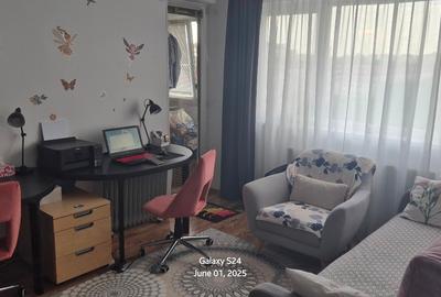 Apartament cu 3 camere semidecomandat în Bucureștii Noi