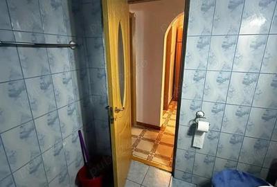 De vanzare 3 camere decomandate, zona Piata Mare, 52.000 euro - 2