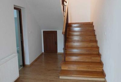 Casă cu 4 camere în Central - 3