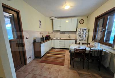 Casa de vanzare, 140 mp, zona Micro 11 - 2