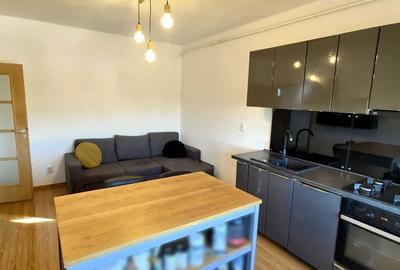 Apartament cu 3 camere decomandat, mobilat în Vișani