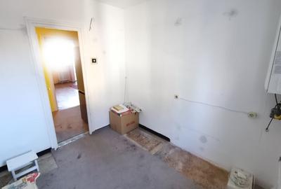 Apartament 3 camere, decomandat, etaj 1, zona centrala - 2
