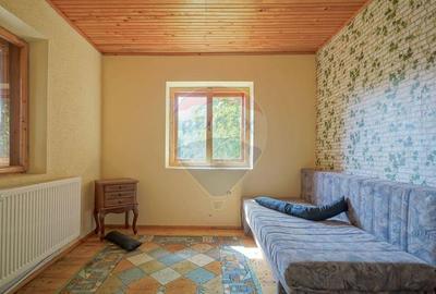 Casă cu 7 camere cu Teren 1288 Mp în Fundata - 1