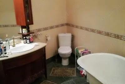 Casă cu 6 camere în Central - 2