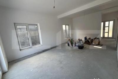 Casă cu 5 camere cu Teren 300 Mp în Dumbrăvița