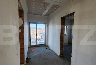 Casă cu 7 camere cu Teren 504 Mp în Central