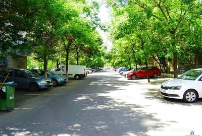 Apartament cu 3 camere semidecomandat, mobilat în Nerva Traian