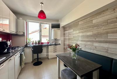 Apartament cu 3 camere, terasa, intermediar, parcare, zona Andrei Muresanu