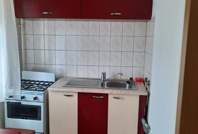 Garsonieră situata in zona Traian, la etajul 3 - 5
